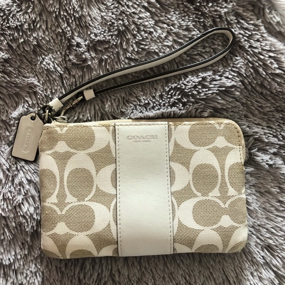 Coach Wristlet / Wallet - Picture 1 of 3